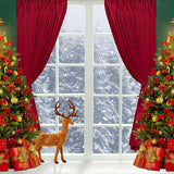 Árbol-de-Navidad-ventana-blanca-cortina-roja-telón-de-fondo-D918
