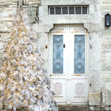 Fondo-de-árbol-de-Navidad-de-puerta-de-casa-de-piedra-D931